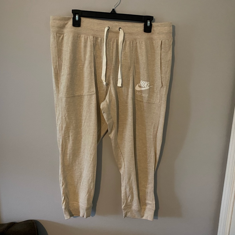 brand new- nike sweatpants